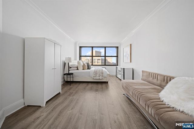 7002 Boulevard E PH 43A, Guttenberg, NJ 07093