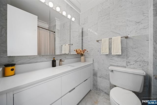 7002 Boulevard E PH 43A, Guttenberg, NJ 07093