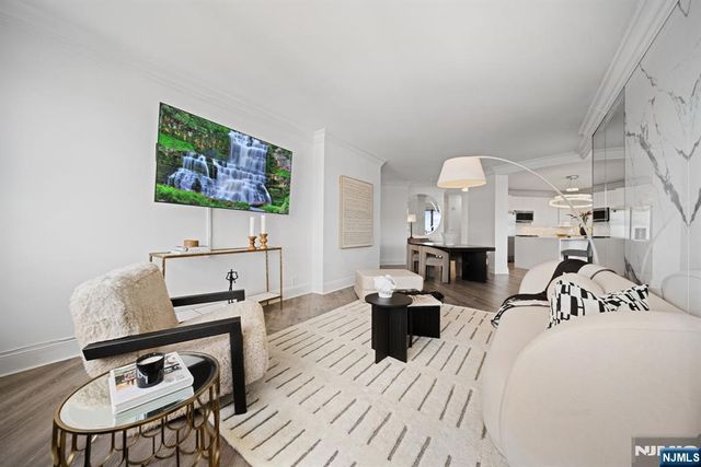 7002 Boulevard E PH 43A, Guttenberg, NJ 07093