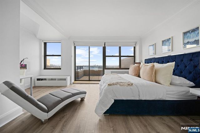 7002 Boulevard E PH 43A, Guttenberg, NJ 07093