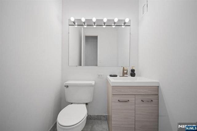 7002 Boulevard E PH 43A, Guttenberg, NJ 07093