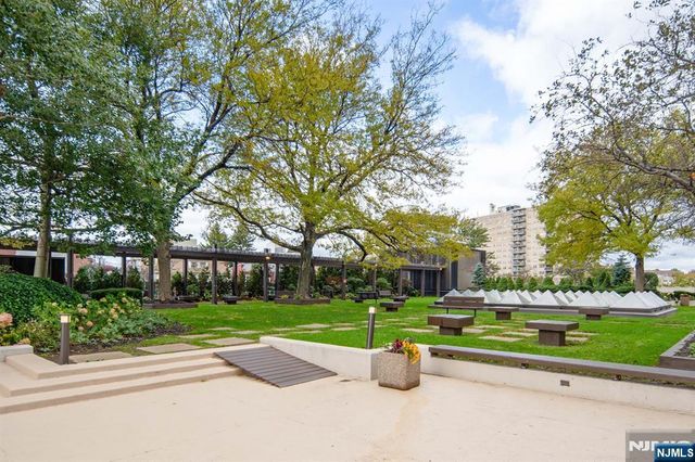 7002 Boulevard E PH 43A, Guttenberg, NJ 07093