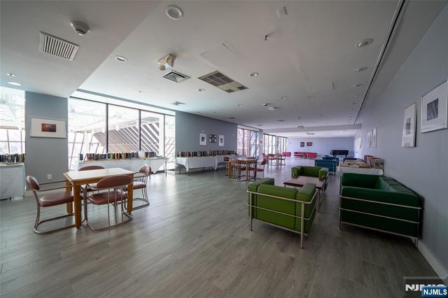 7002 Boulevard E PH 43A, Guttenberg, NJ 07093