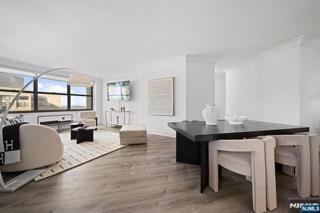 7002 Boulevard E PH 43A, Guttenberg, NJ 07093