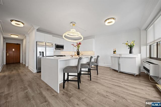 7002 Boulevard E PH 43A, Guttenberg, NJ 07093