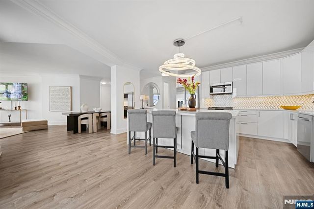 7002 Boulevard E PH 43A, Guttenberg, NJ 07093