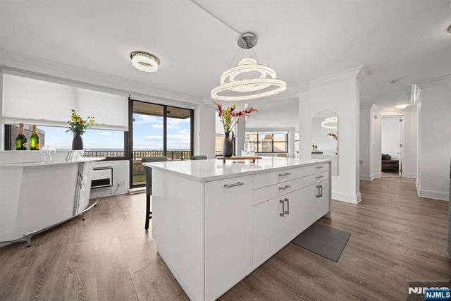 7002 Boulevard E PH 43A, Guttenberg, NJ 07093