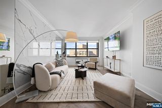 7002 Boulevard E PH 43A, Guttenberg, NJ 07093