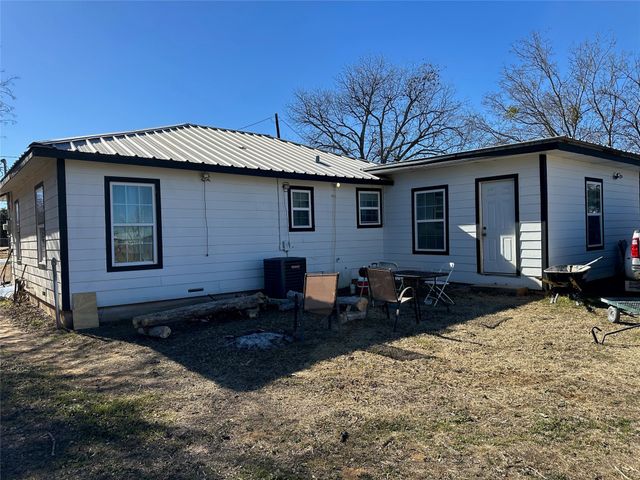 906 7th Street, Brownwood, TX 76801