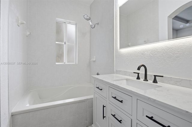 10863 NW 83rd 2 2, Doral, FL 33178