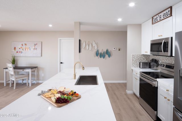 8731 E COLUMBUS Avenue, Scottsdale, AZ 85251