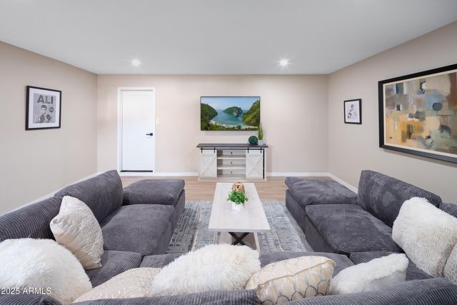 8731 E COLUMBUS Avenue, Scottsdale, AZ 85251