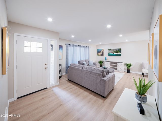 8731 E COLUMBUS Avenue, Scottsdale, AZ 85251