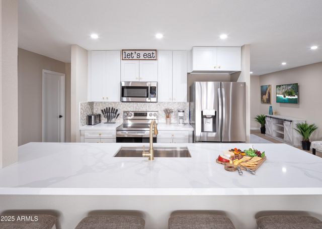 8731 E COLUMBUS Avenue, Scottsdale, AZ 85251