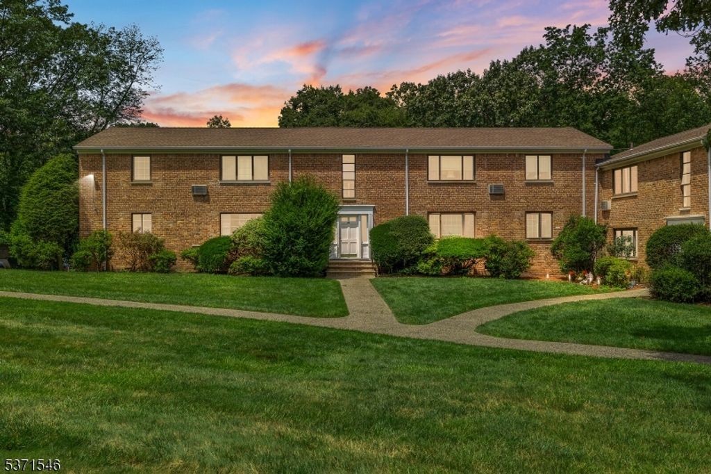 88 Troy Dr 88D, Springfield Twp., NJ 07081