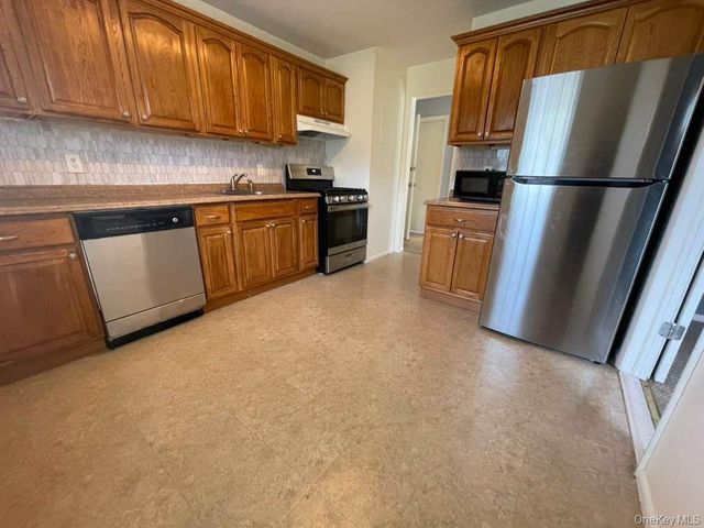 220 Parkside Drive 220, Suffern, NY 10901