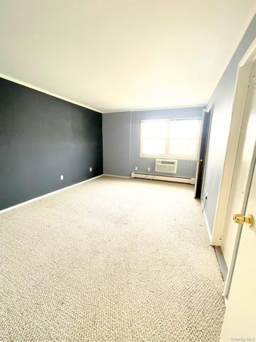 220 Parkside Drive 220, Suffern, NY 10901