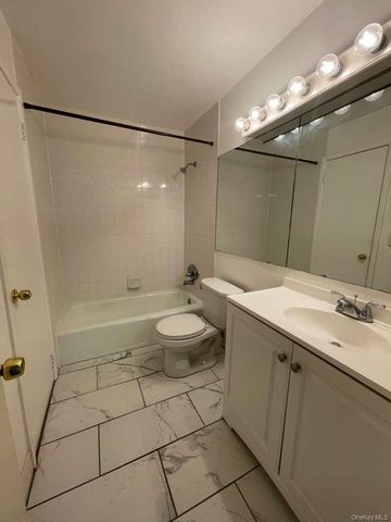 220 Parkside Drive 220, Suffern, NY 10901