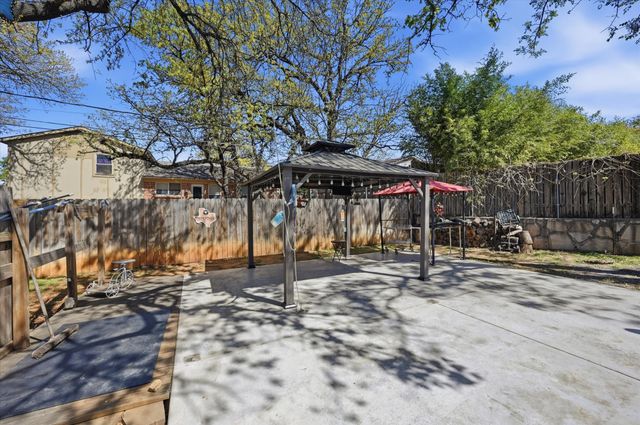 4900 Sagebrush Court, Arlington, TX 76017