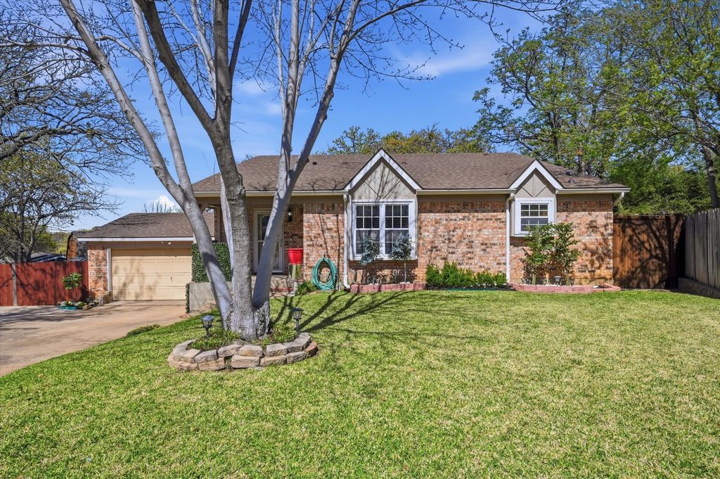4900 Sagebrush Court, Arlington, TX 76017