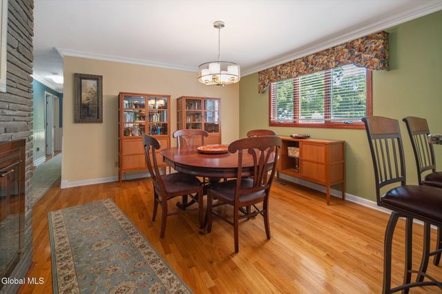 6 W Hite Court, Guilderland, NY 12303