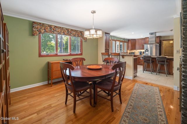 6 W Hite Court, Guilderland, NY 12303