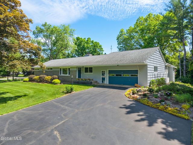 6 W Hite Court, Guilderland, NY 12303