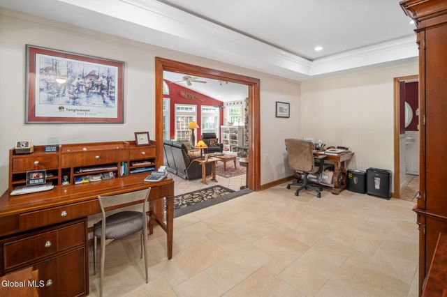 6 W Hite Court, Guilderland, NY 12303