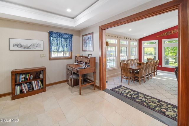 6 W Hite Court, Guilderland, NY 12303
