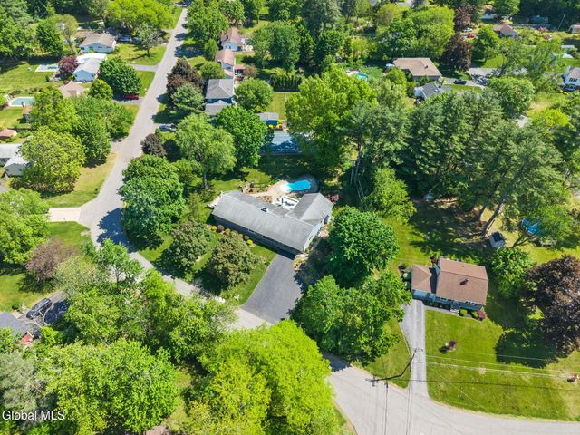 6 W Hite Court, Guilderland, NY 12303