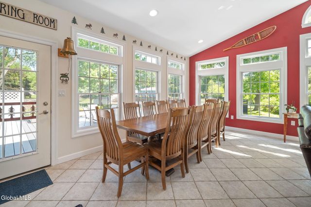 6 W Hite Court, Guilderland, NY 12303