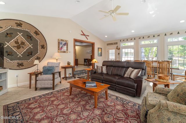 6 W Hite Court, Guilderland, NY 12303