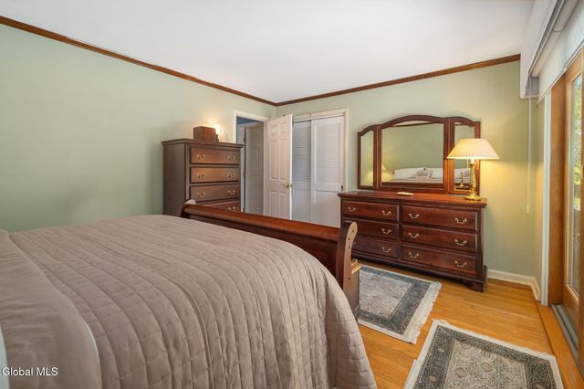 6 W Hite Court, Guilderland, NY 12303