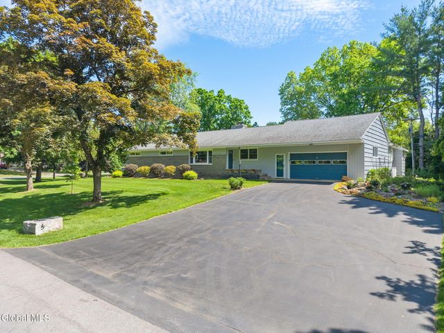 6 W Hite Court, Guilderland, NY 12303