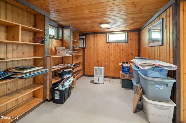6 W Hite Court, Guilderland, NY 12303