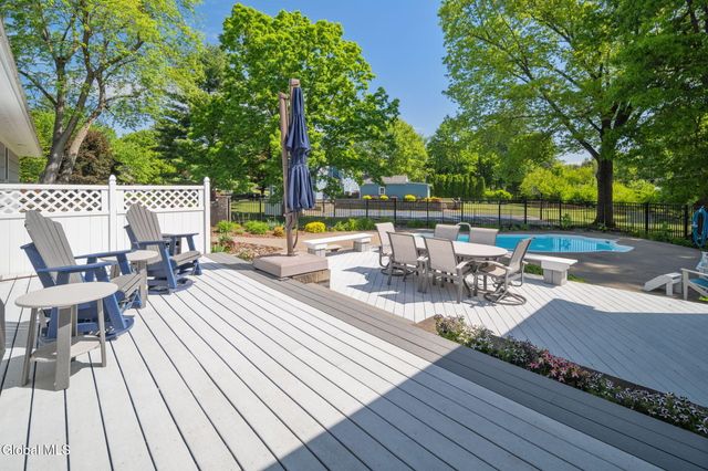 6 W Hite Court, Guilderland, NY 12303