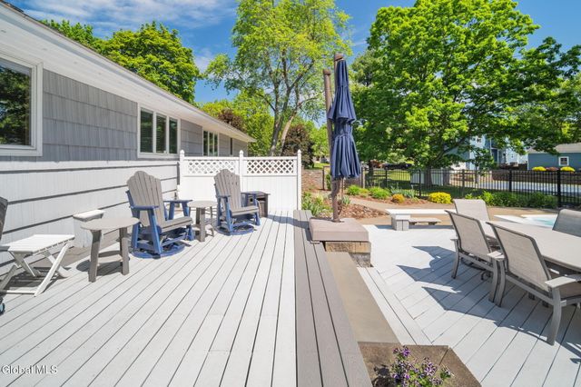 6 W Hite Court, Guilderland, NY 12303