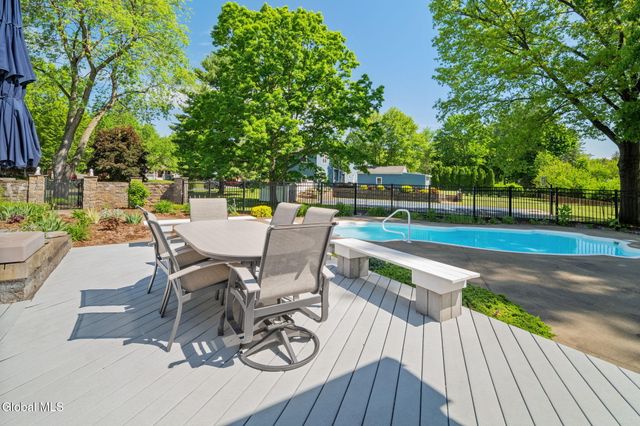 6 W Hite Court, Guilderland, NY 12303