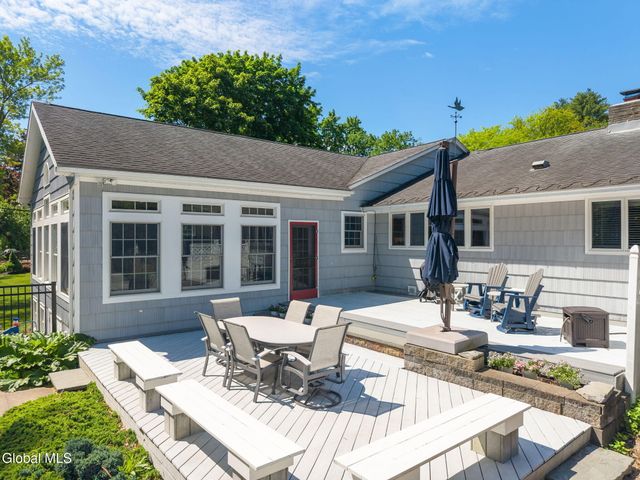 6 W Hite Court, Guilderland, NY 12303