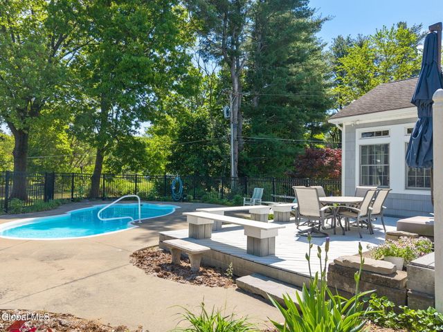 6 W Hite Court, Guilderland, NY 12303