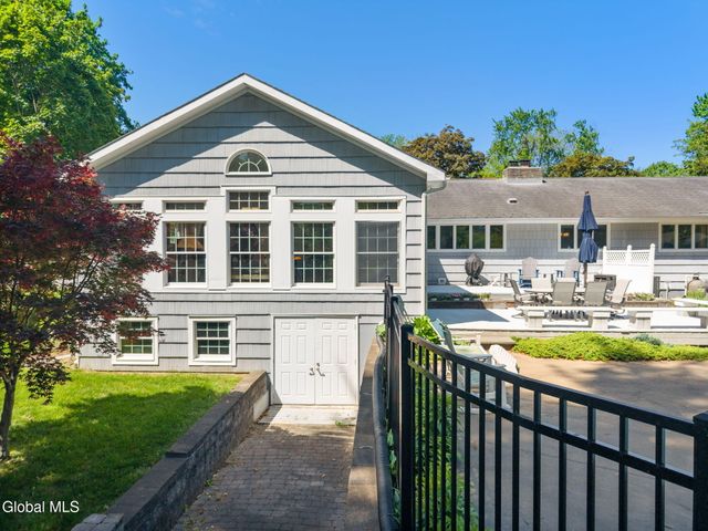 6 W Hite Court, Guilderland, NY 12303