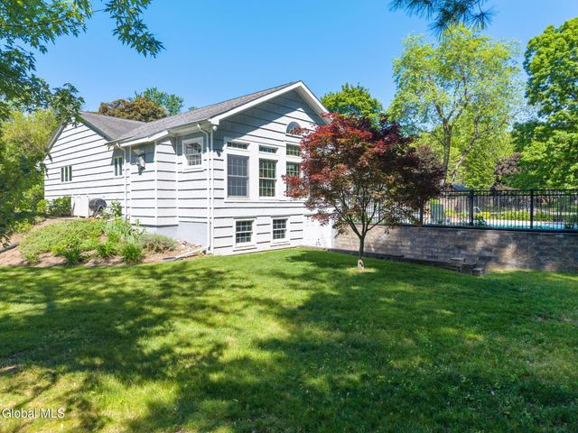 6 W Hite Court, Guilderland, NY 12303