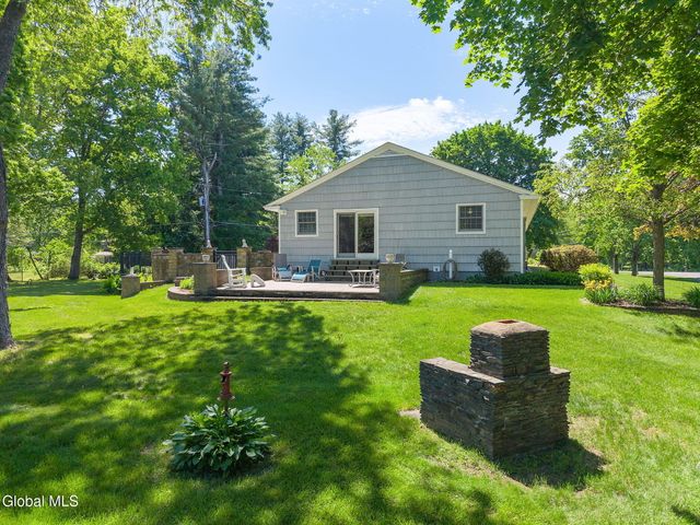 6 W Hite Court, Guilderland, NY 12303