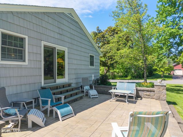 6 W Hite Court, Guilderland, NY 12303
