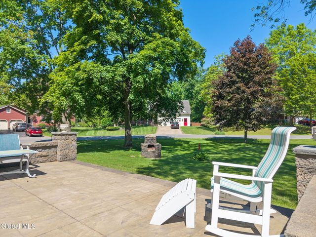 6 W Hite Court, Guilderland, NY 12303