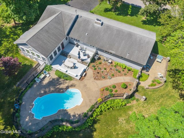 6 W Hite Court, Guilderland, NY 12303
