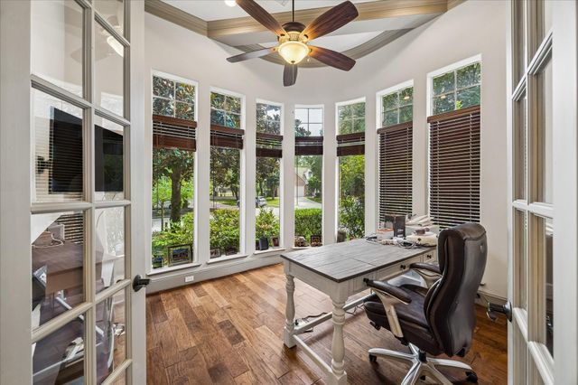 25 Club Oak Court, Kingwood, TX 77339