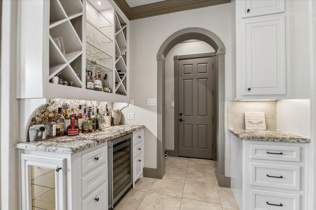 25 Club Oak Court, Kingwood, TX 77339