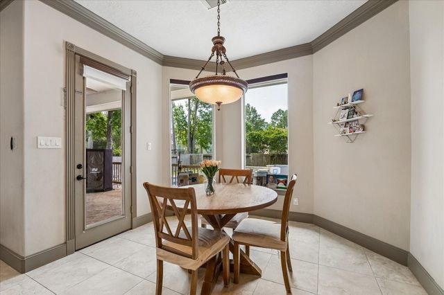 25 Club Oak Court, Kingwood, TX 77339