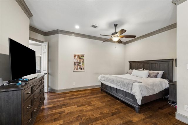 25 Club Oak Court, Kingwood, TX 77339